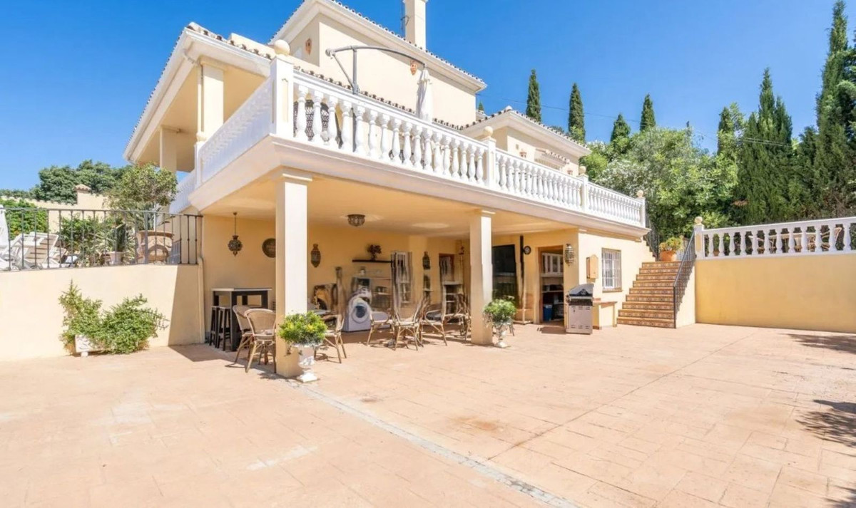 6 Bed Townhouse for sale in Estepona Costa Del Sol, Málaga, Spain