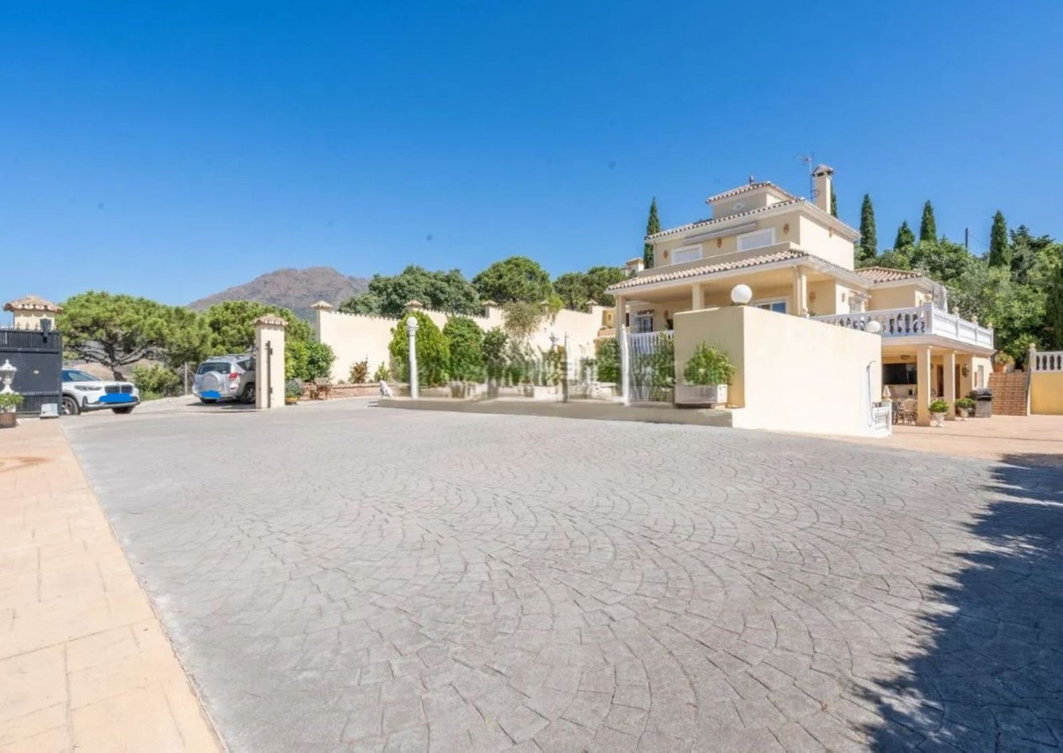 6 Bed Townhouse for sale in Estepona Costa Del Sol, Málaga, Spain
