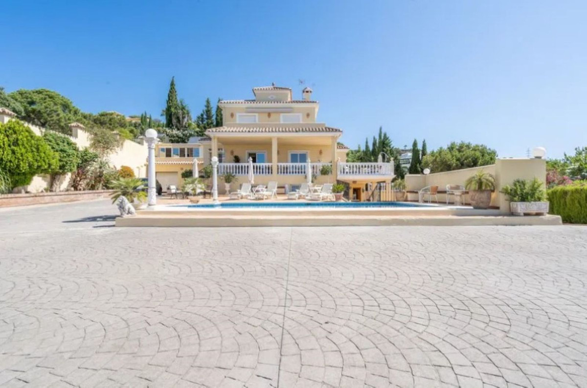 6 Bed Townhouse for sale in Estepona Costa Del Sol, Málaga, Spain