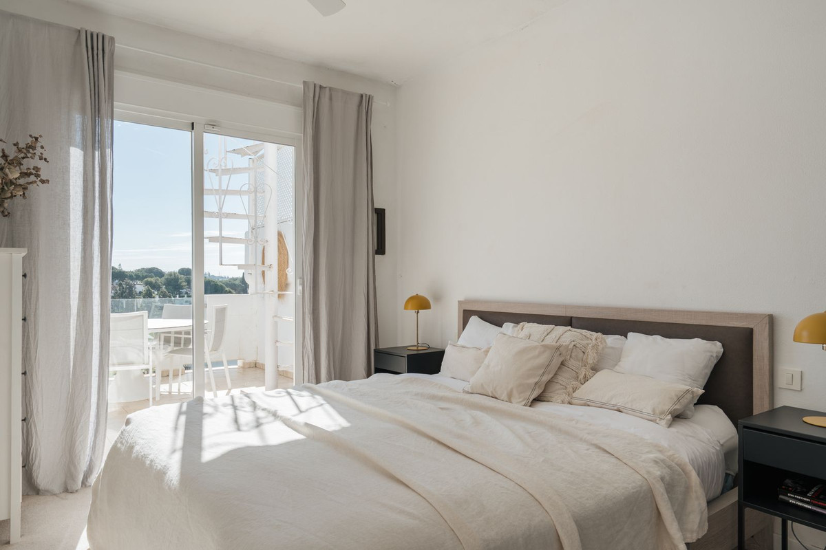 2 Bed Apartment for sale in Nueva Andalucía Costa Del Sol, Málaga, Spain