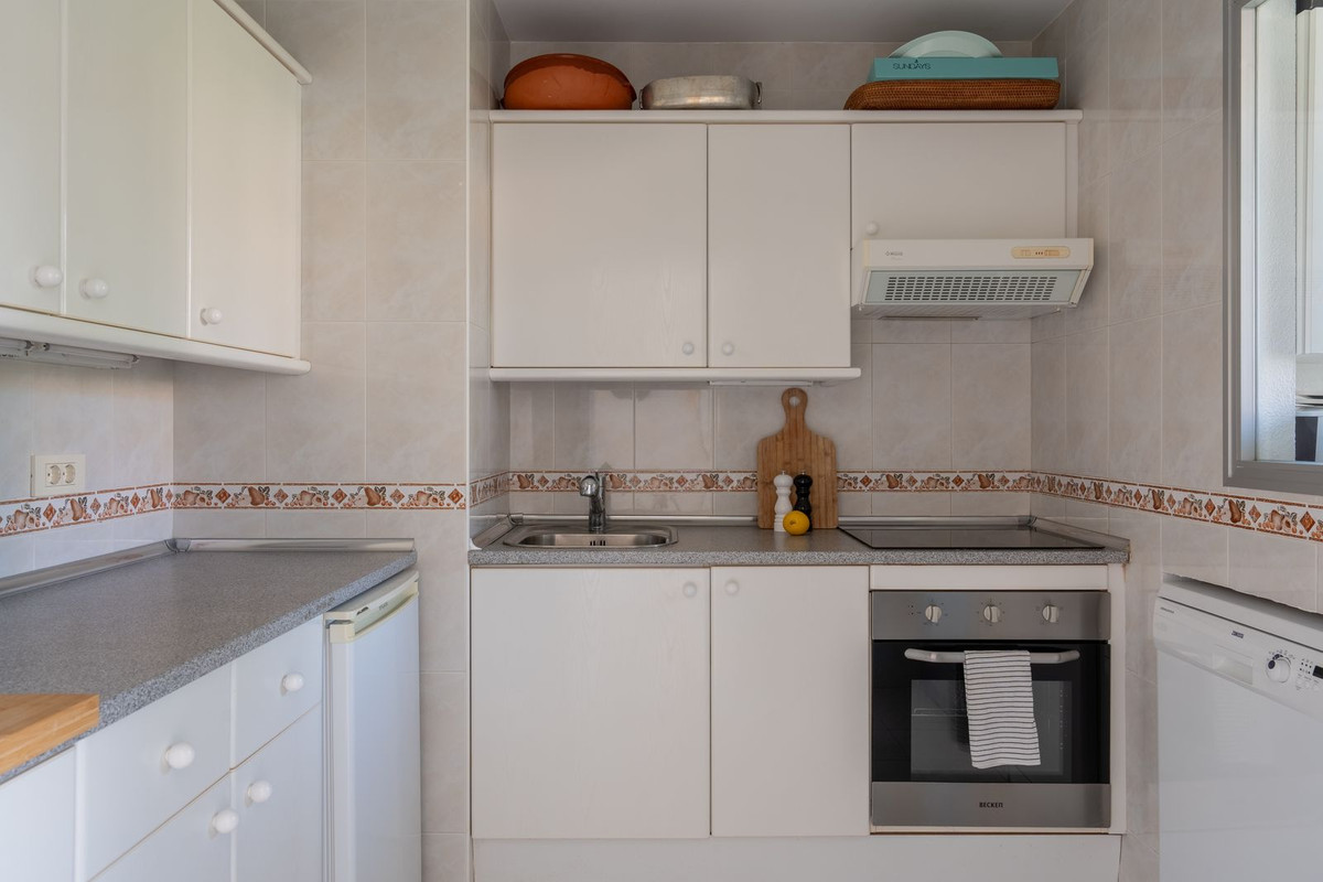 2 Bed Apartment for sale in Nueva Andalucía Costa Del Sol, Málaga, Spain