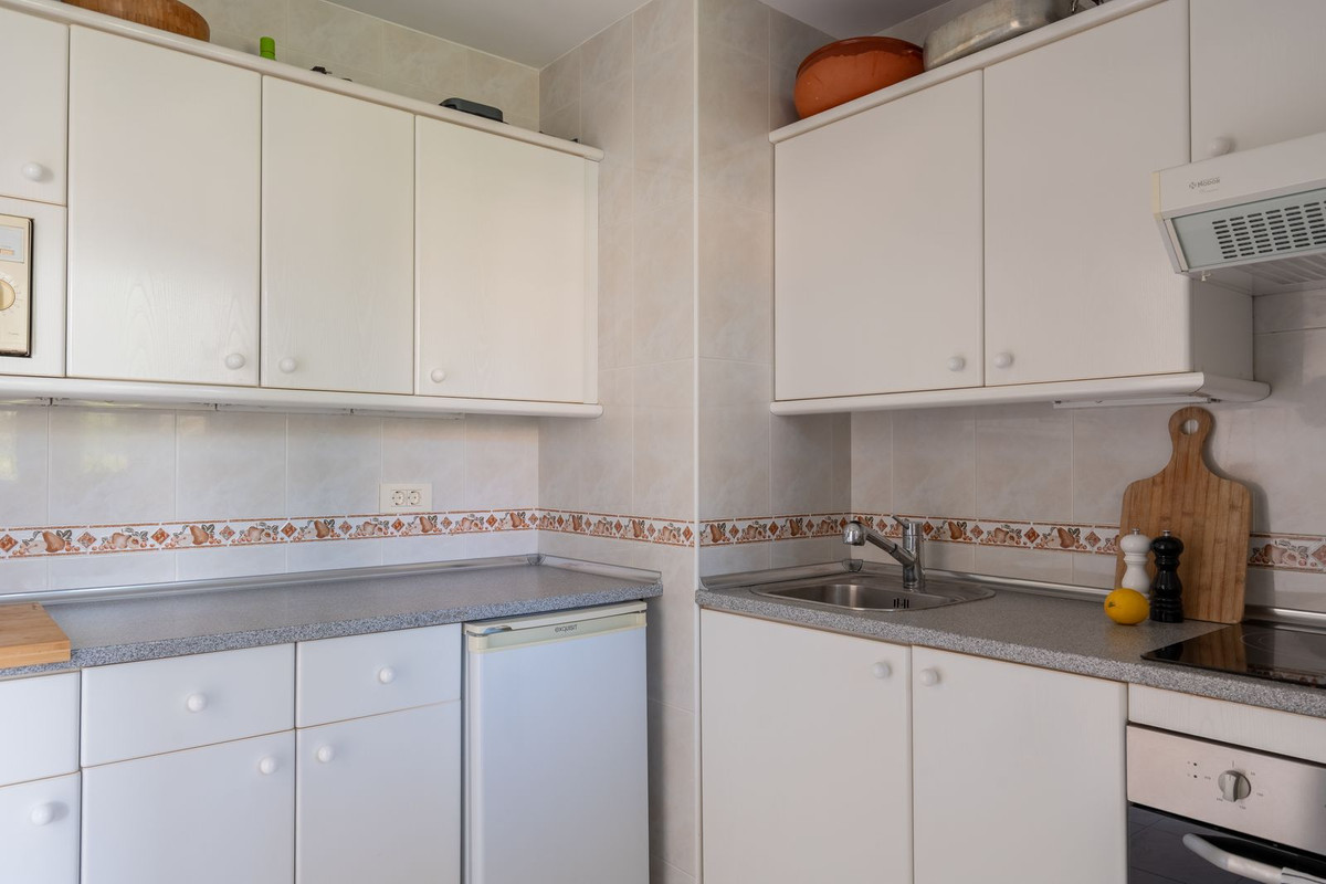 2 Bed Apartment for sale in Nueva Andalucía Costa Del Sol, Málaga, Spain