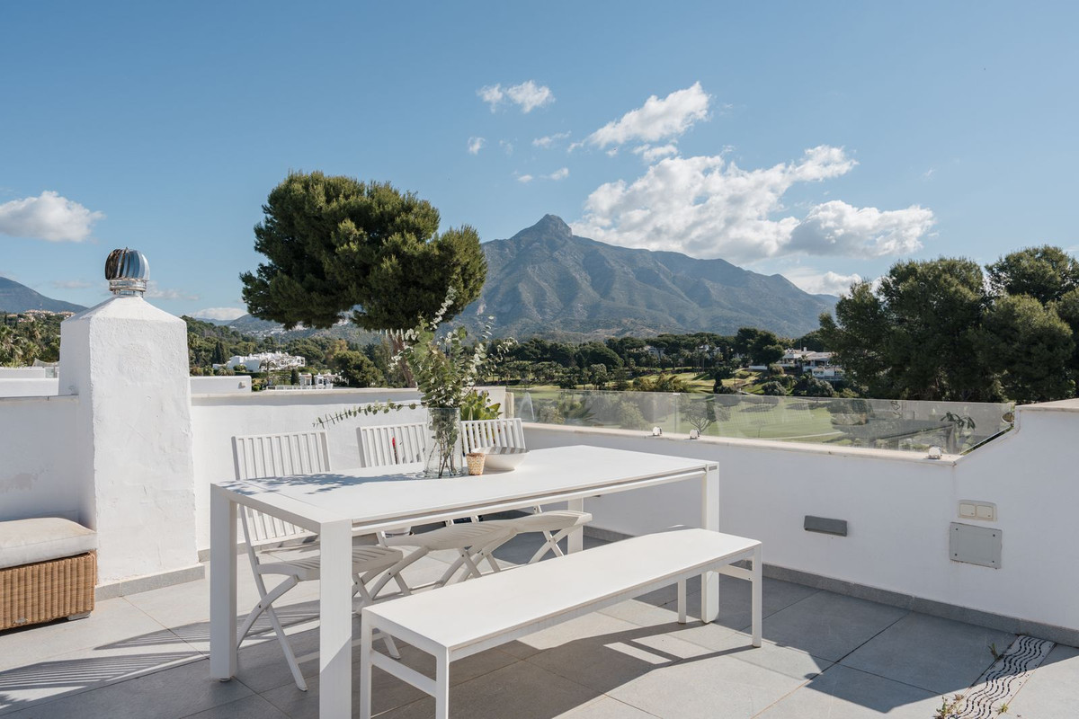 2 Bed Apartment for sale in Nueva Andalucía Costa Del Sol, Málaga, Spain
