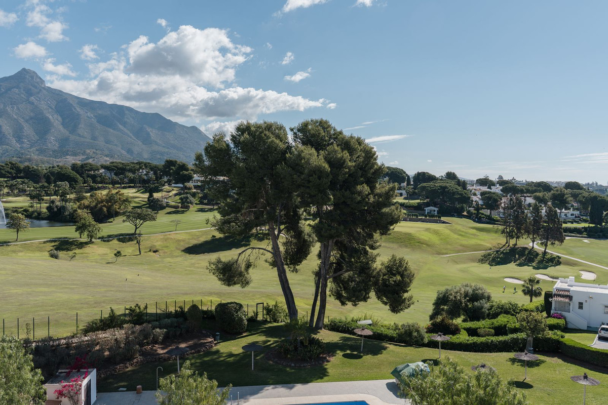 2 Bed Apartment for sale in Nueva Andalucía Costa Del Sol, Málaga, Spain