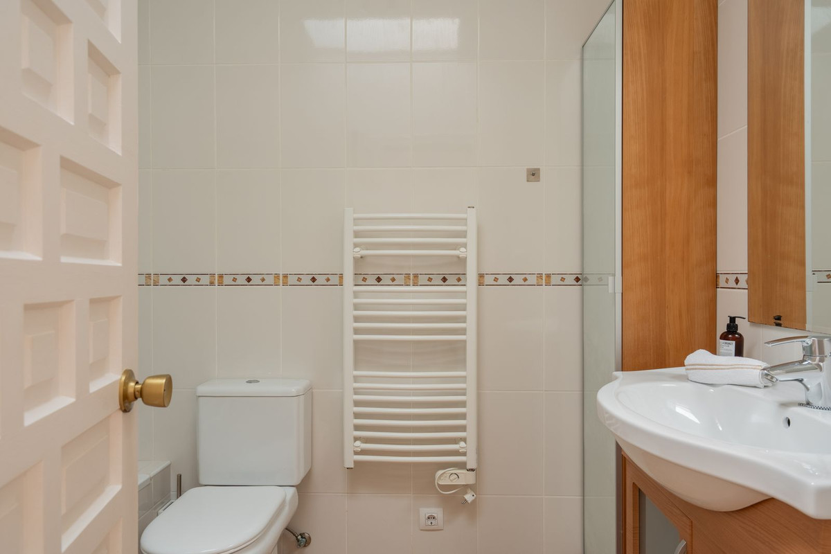 2 Bed Apartment for sale in Nueva Andalucía Costa Del Sol, Málaga, Spain