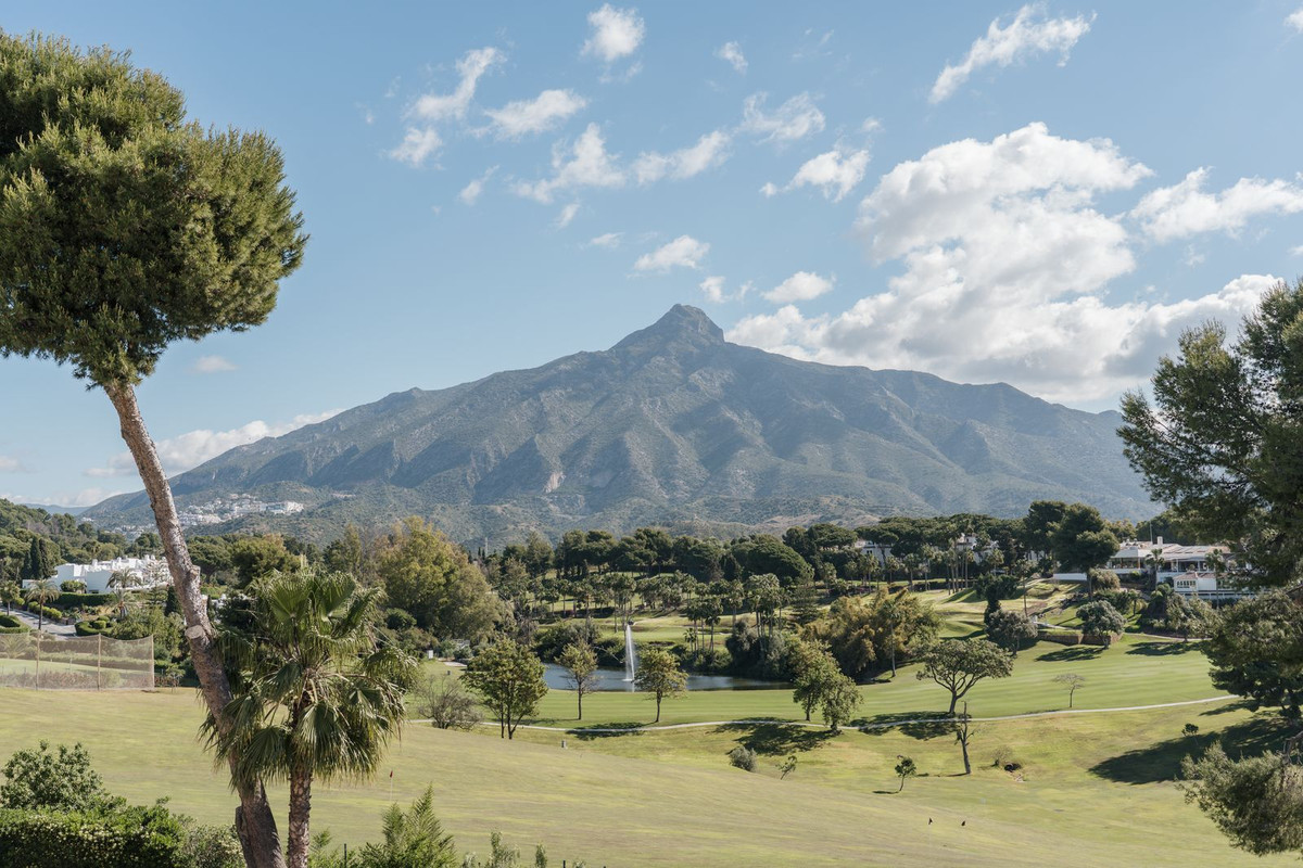 2 Bed Apartment for sale in Nueva Andalucía Costa Del Sol, Málaga, Spain