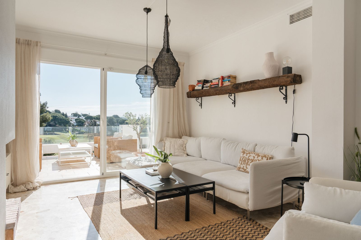 2 Bed Apartment for sale in Nueva Andalucía Costa Del Sol, Málaga, Spain