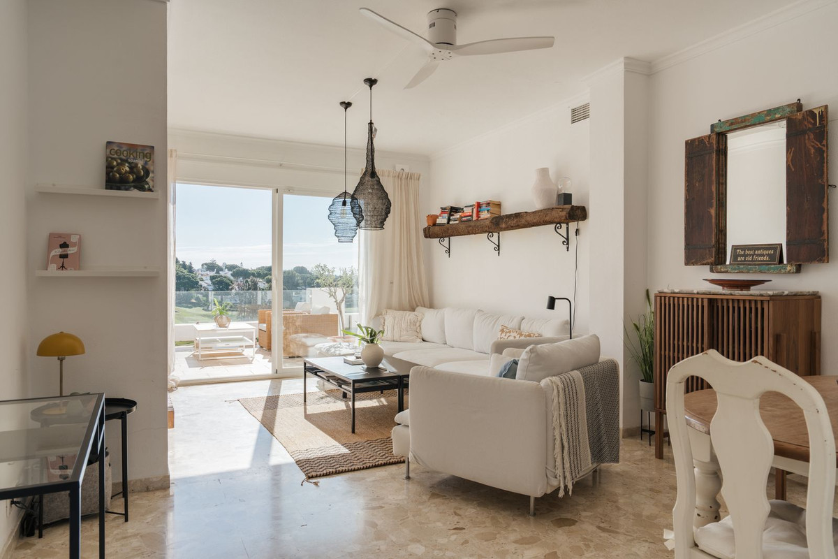 2 Bed Apartment for sale in Nueva Andalucía Costa Del Sol, Málaga, Spain