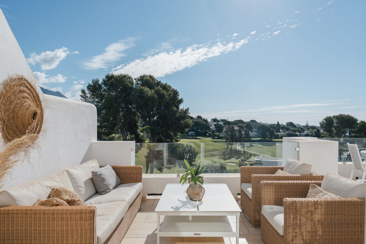 2 Bed Apartment for sale in Nueva Andalucía Costa Del Sol, Málaga, Spain
