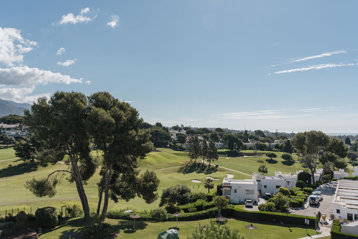 2 Bed Apartment for sale in Nueva Andalucía Costa Del Sol, Málaga, Spain
