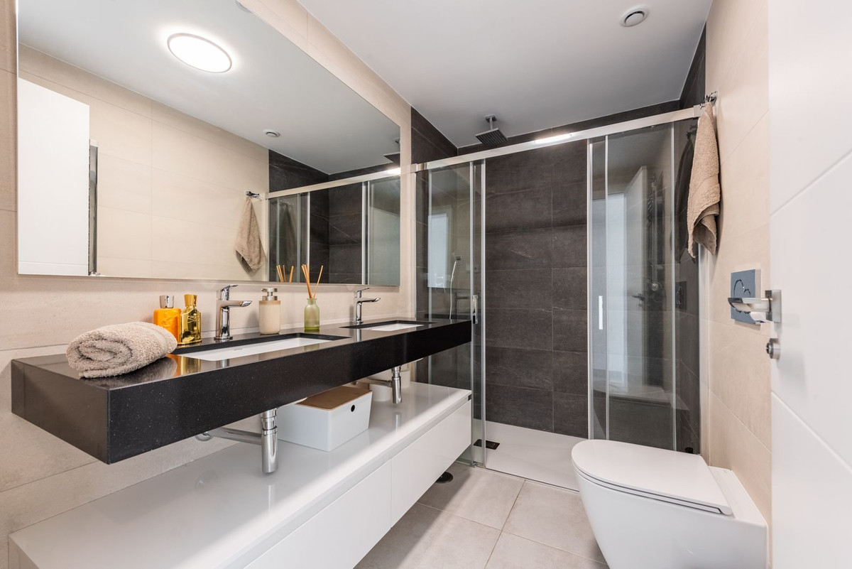 2 Bed Apartment for sale in Estepona Costa Del Sol, Málaga, Spain