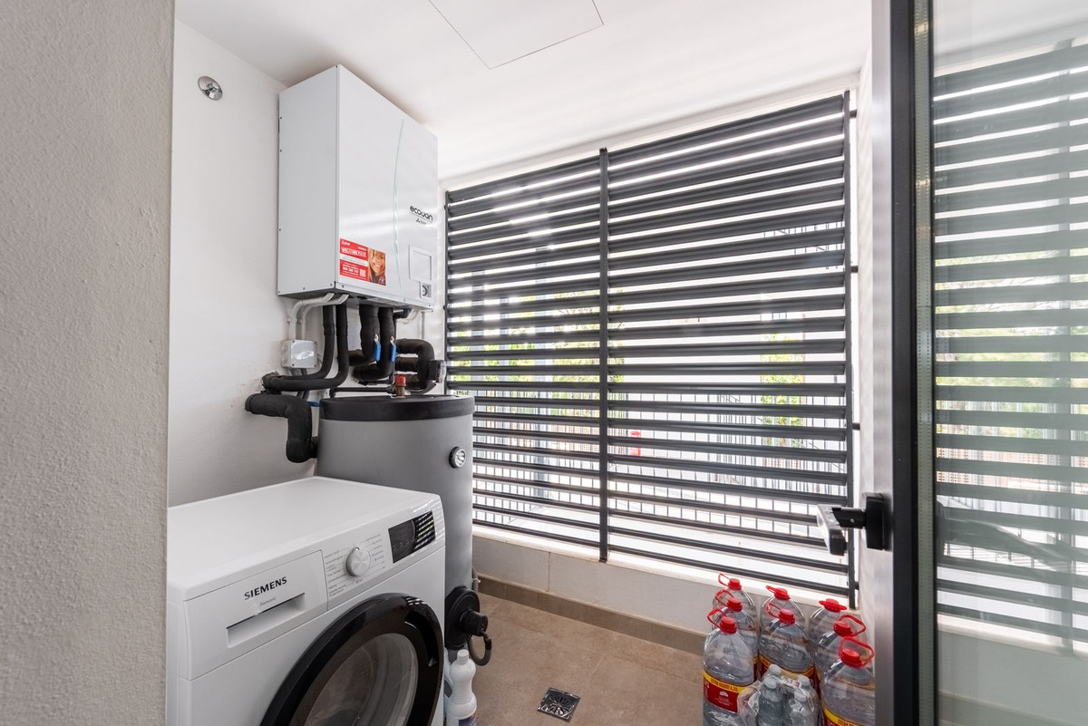 2 Bed Apartment for sale in Estepona Costa Del Sol, Málaga, Spain
