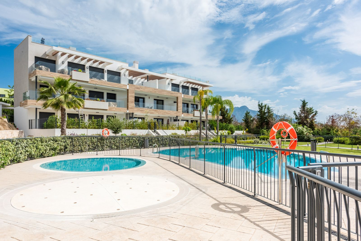 2 Bed Apartment for sale in Estepona Costa Del Sol, Málaga, Spain