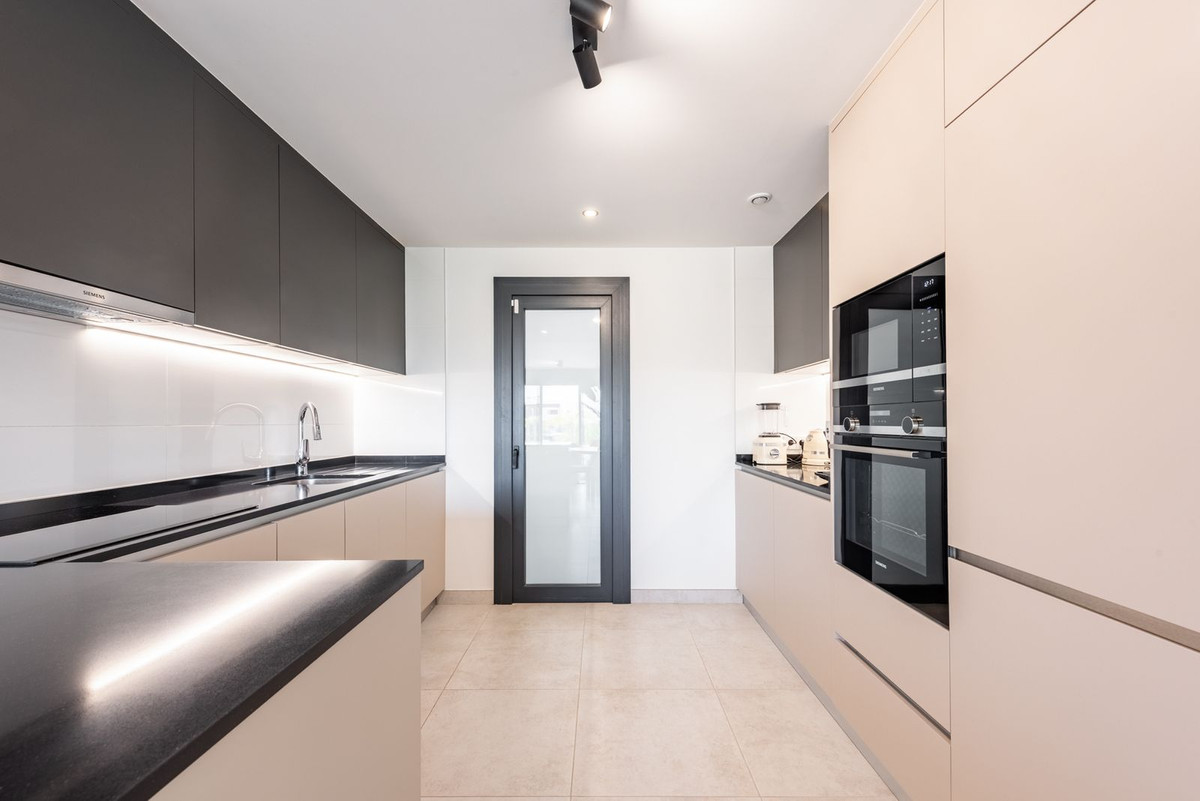 2 Bed Apartment for sale in Estepona Costa Del Sol, Málaga, Spain