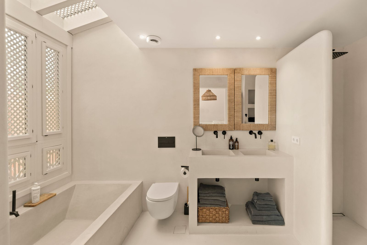 4 Bed Townhouse for sale in The Golden Mile Costa Del Sol, Málaga, Spain