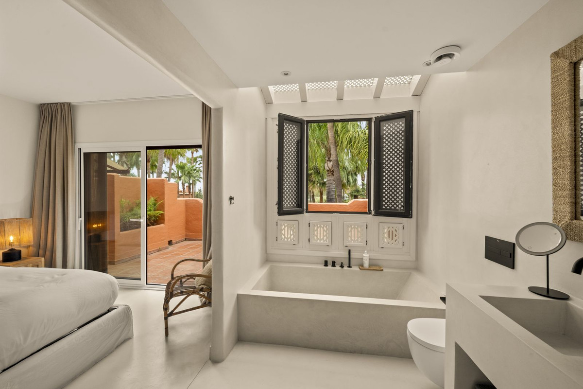 4 Bed Townhouse for sale in The Golden Mile Costa Del Sol, Málaga, Spain