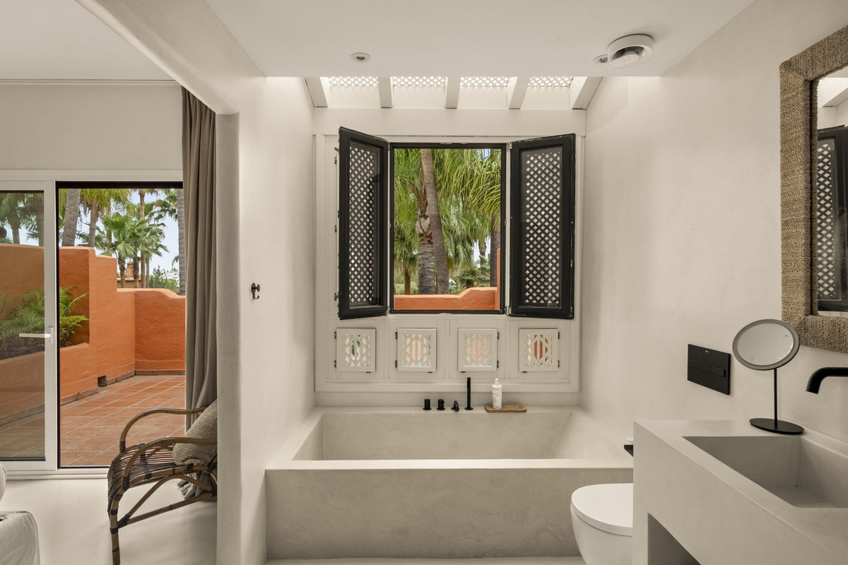 4 Bed Townhouse for sale in The Golden Mile Costa Del Sol, Málaga, Spain