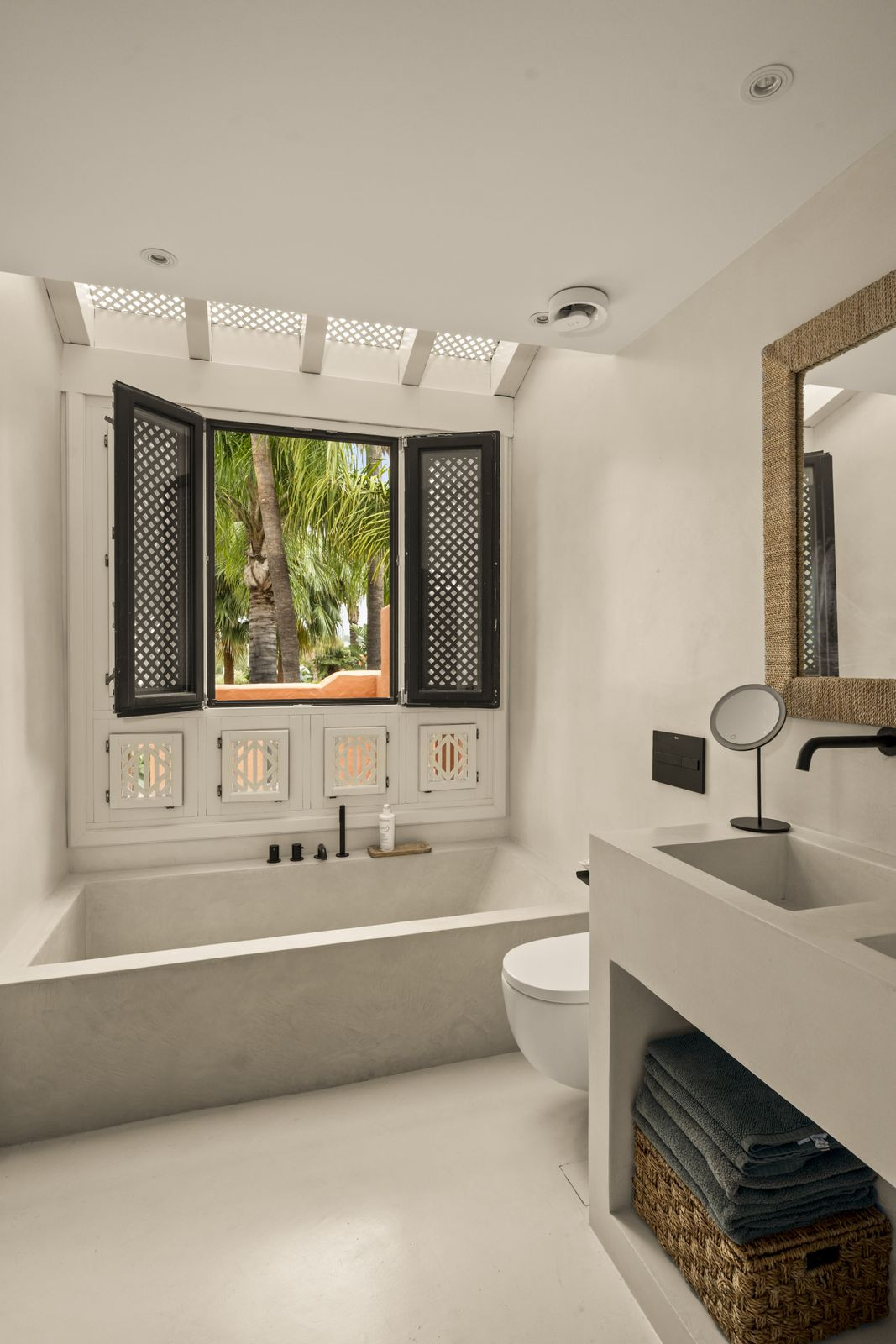 4 Bed Townhouse for sale in The Golden Mile Costa Del Sol, Málaga, Spain