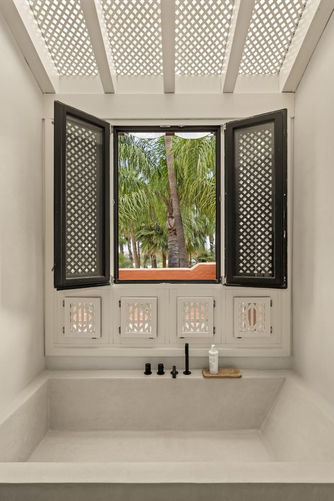 4 Bed Townhouse for sale in The Golden Mile Costa Del Sol, Málaga, Spain