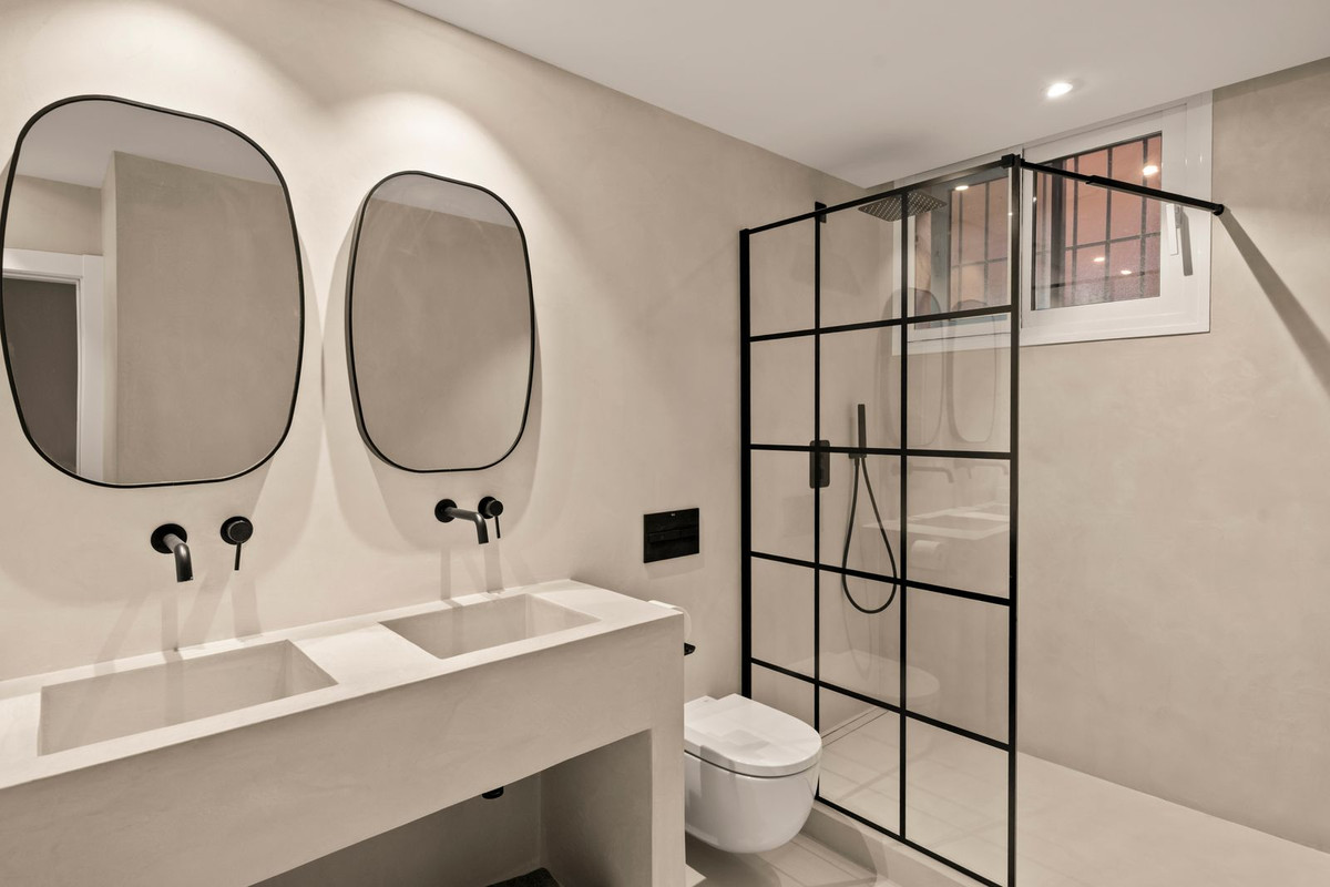4 Bed Townhouse for sale in The Golden Mile Costa Del Sol, Málaga, Spain
