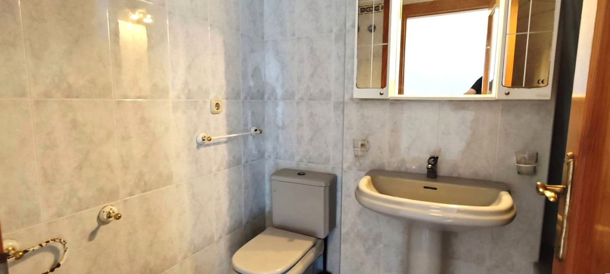 3 Bed Apartment for sale in Estepona Costa Del Sol, Málaga, Spain
