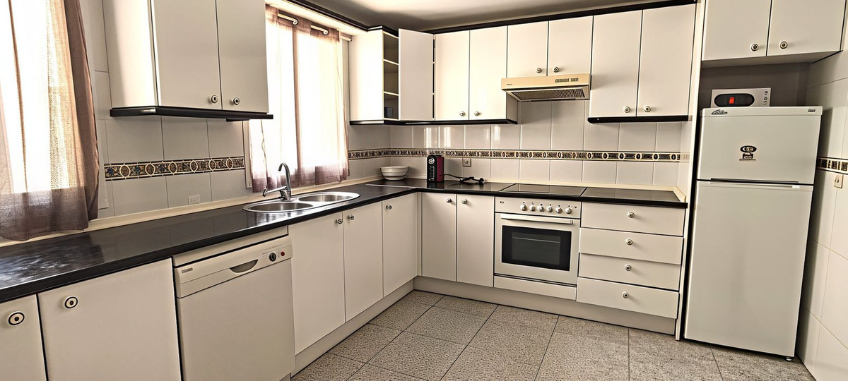 3 Bed Apartment for sale in Estepona Costa Del Sol, Málaga, Spain