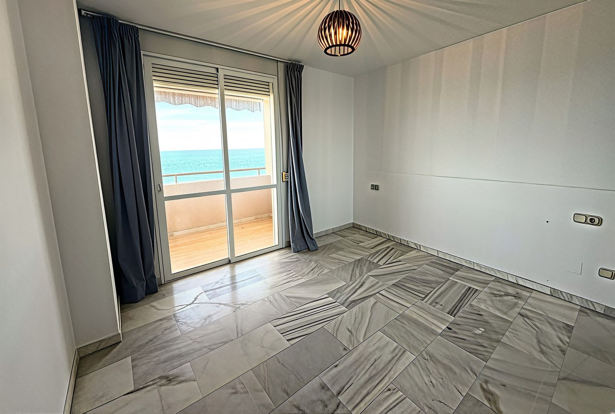 3 Bed Apartment for sale in Estepona Costa Del Sol, Málaga, Spain