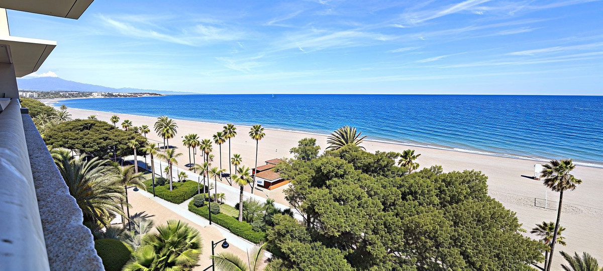 3 Bed Apartment for sale in Estepona Costa Del Sol, Málaga, Spain