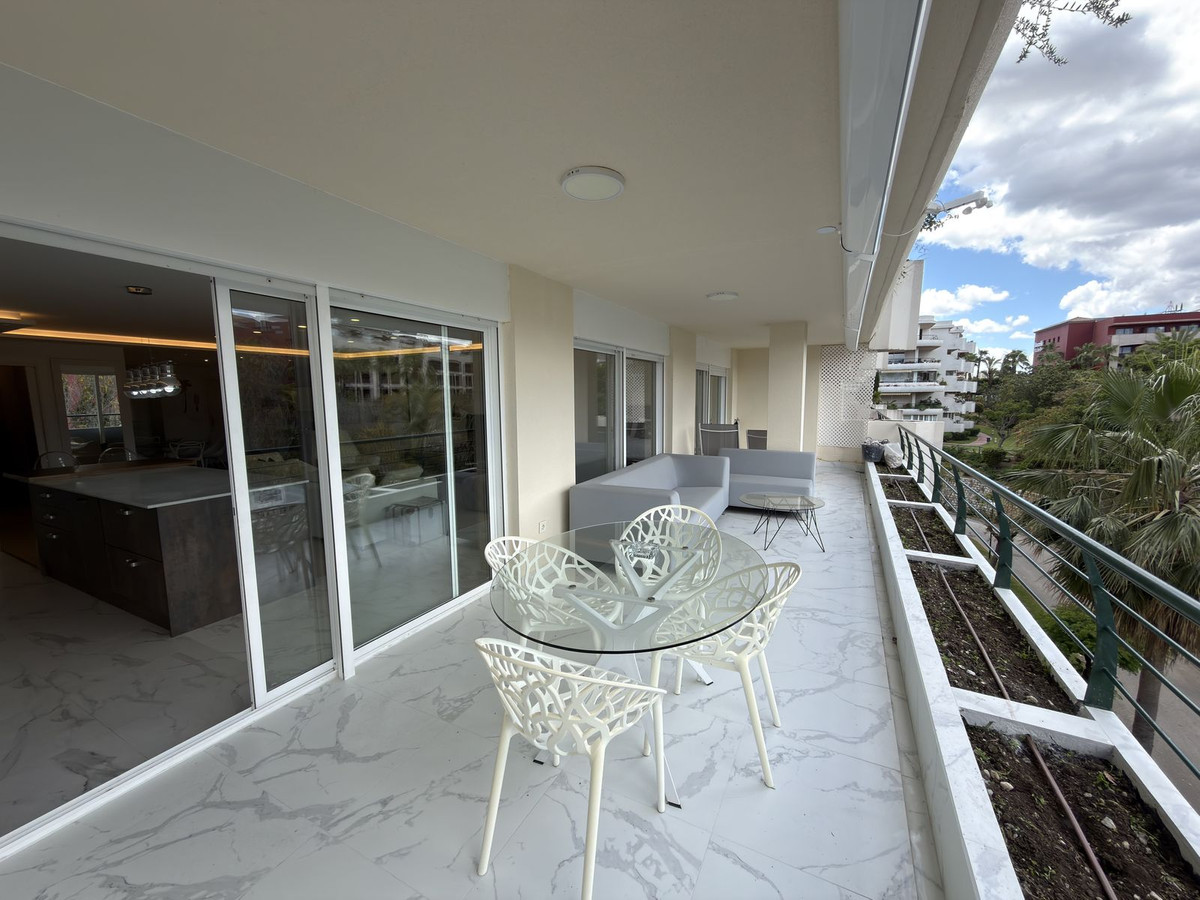 2 Bed Apartment for sale in San Pedro De Alcántara Costa Del Sol, Málaga, Spain