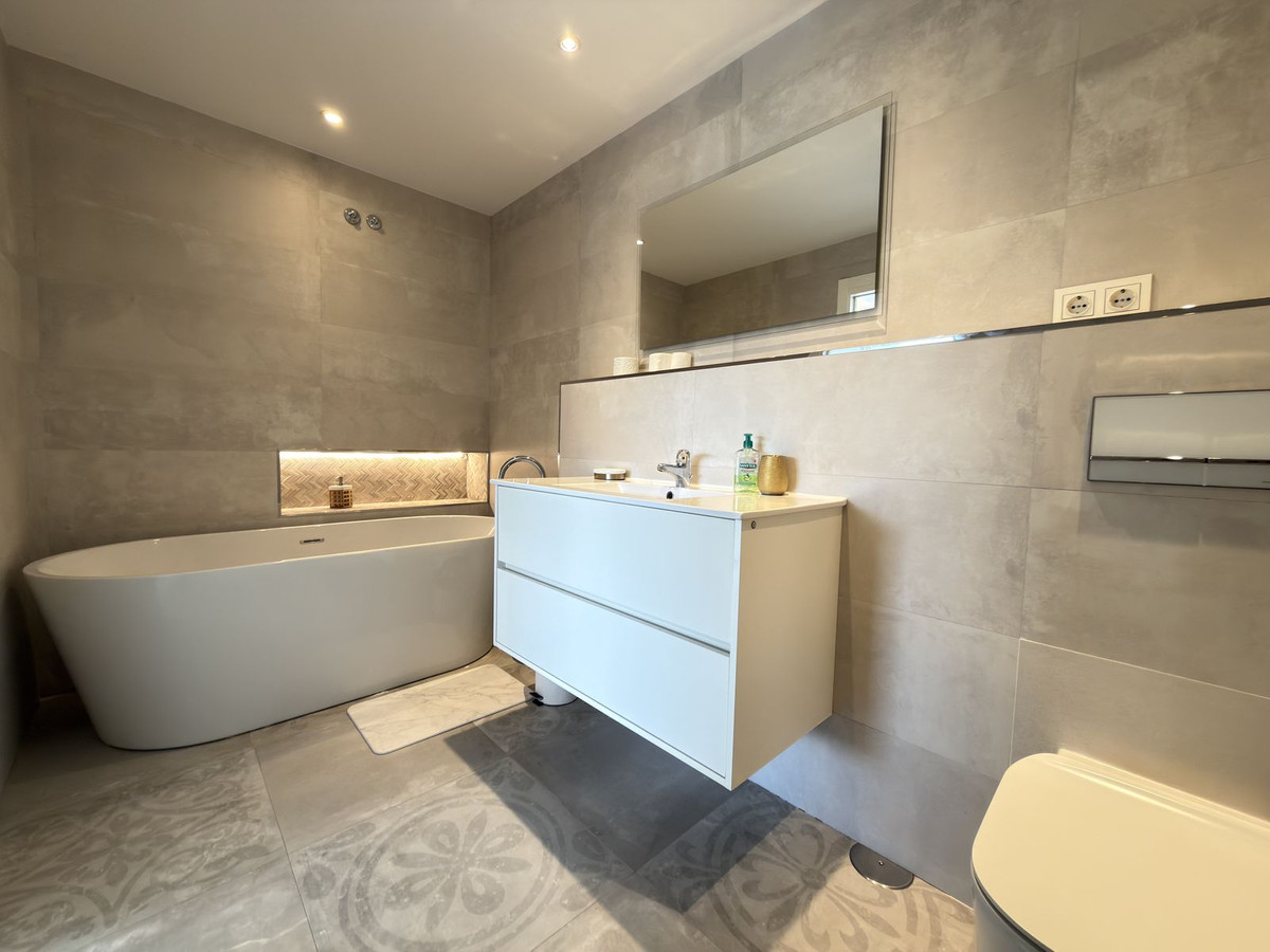 2 Bed Apartment for sale in San Pedro De Alcántara Costa Del Sol, Málaga, Spain