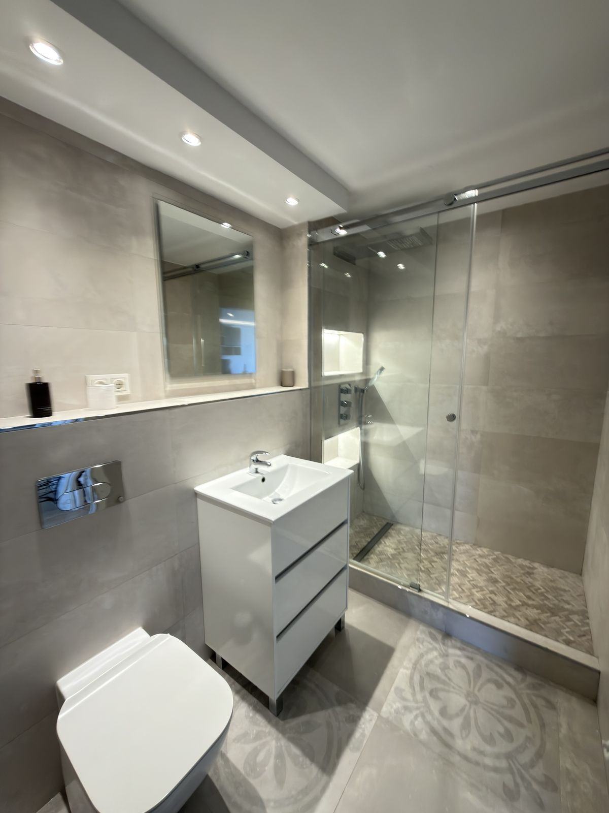 2 Bed Apartment for sale in San Pedro De Alcántara Costa Del Sol, Málaga, Spain