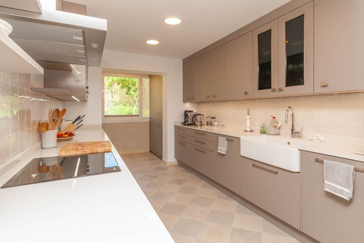 3 Bed Apartment for sale in Elviria Costa Del Sol, Málaga, Spain