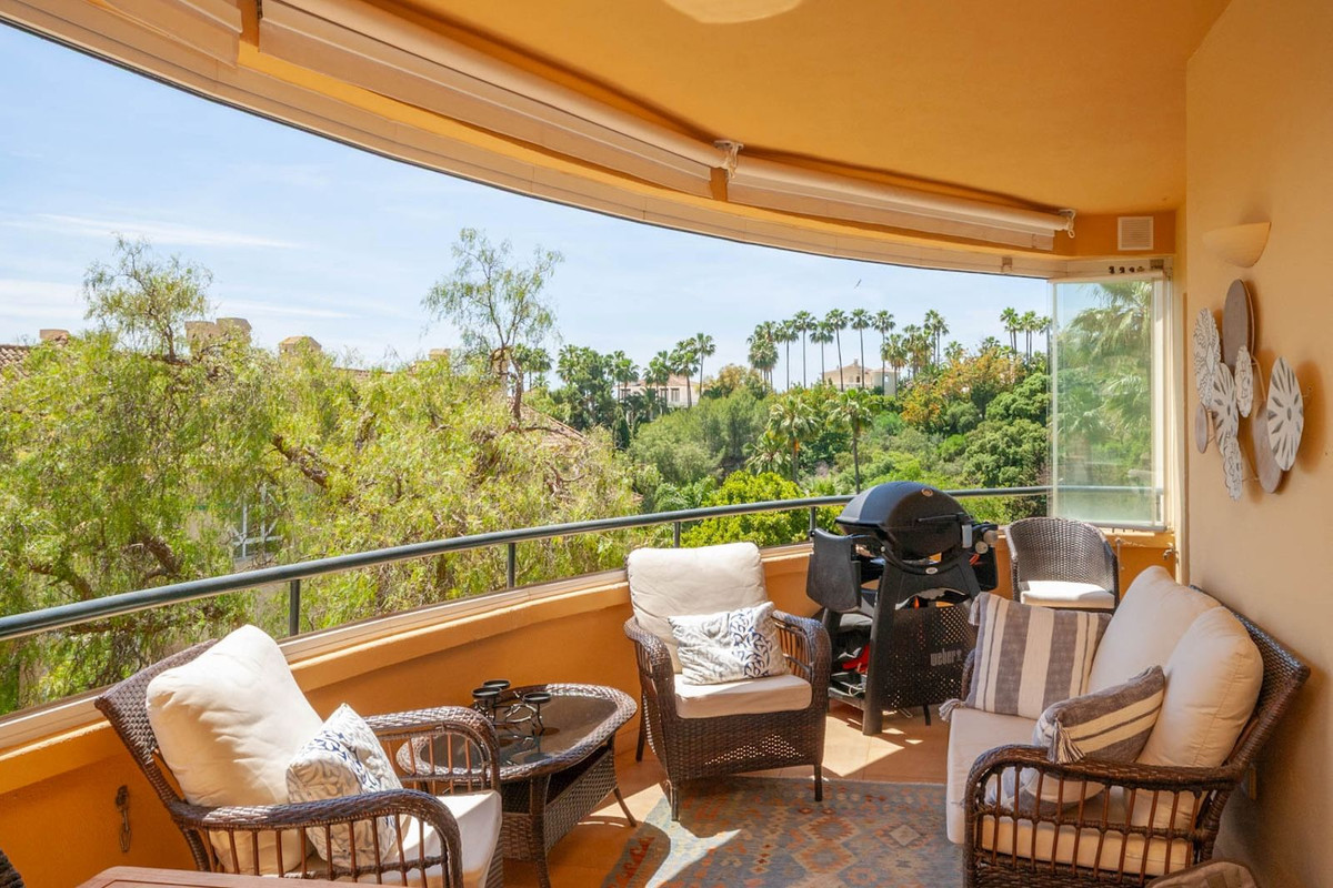 3 Bed Apartment for sale in Elviria Costa Del Sol, Málaga, Spain