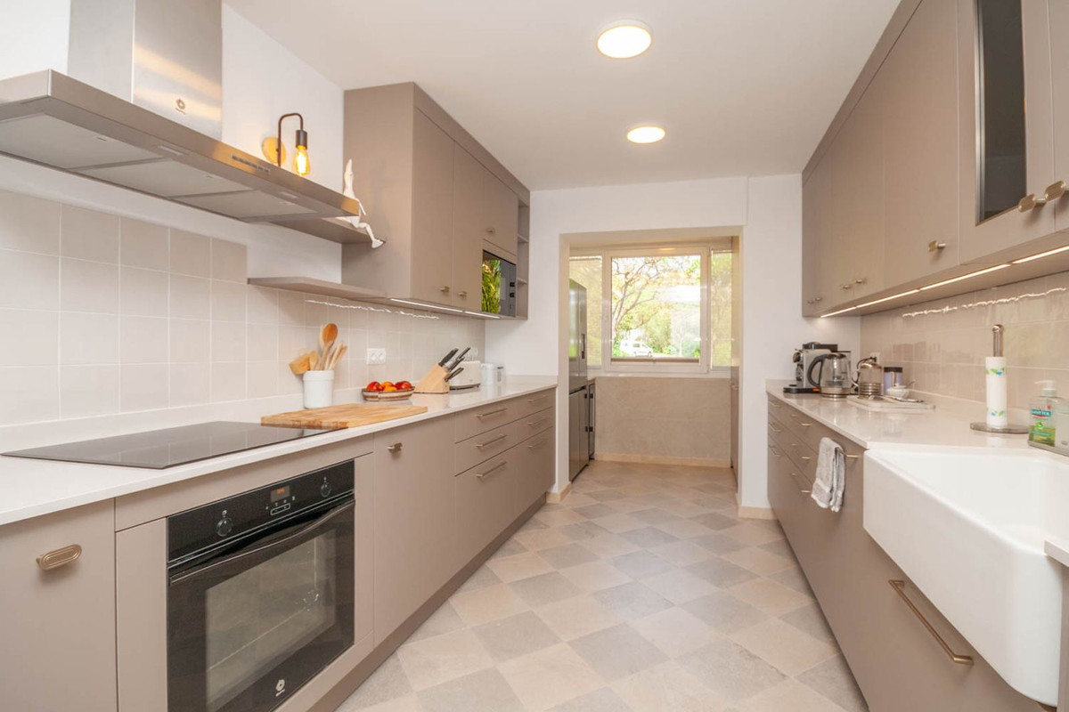3 Bed Apartment for sale in Elviria Costa Del Sol, Málaga, Spain