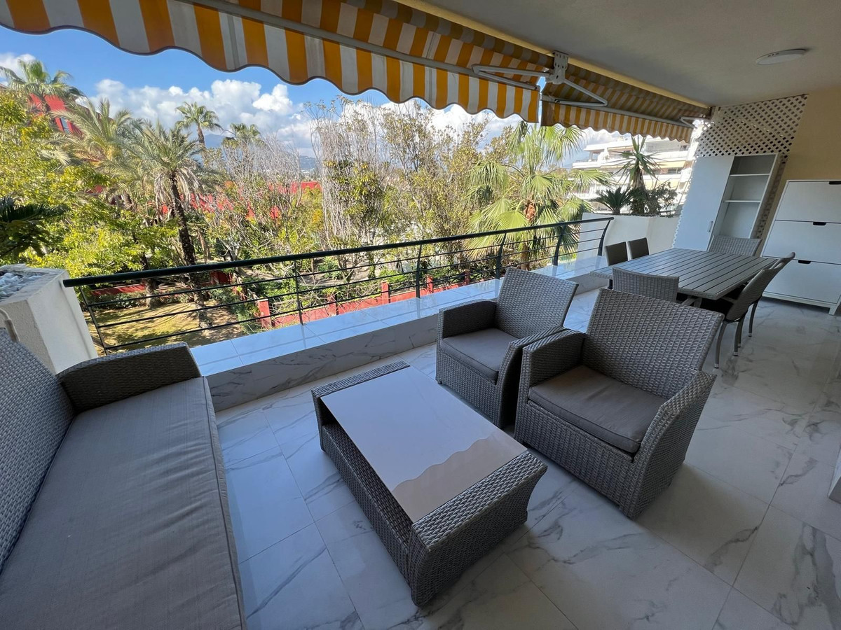 3 Bed Apartment for sale in San Pedro De Alcántara Costa Del Sol, Málaga, Spain