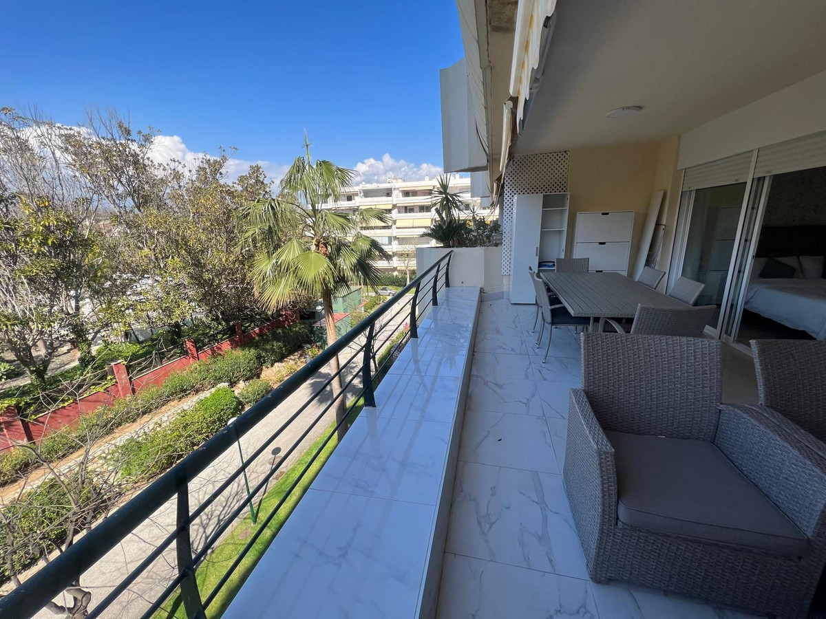 3 Bed Apartment for sale in San Pedro De Alcántara Costa Del Sol, Málaga, Spain