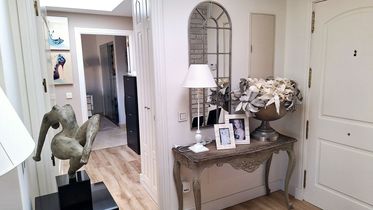 2 Bed Apartment for sale in La Duquesa Costa Del Sol, Málaga, Spain