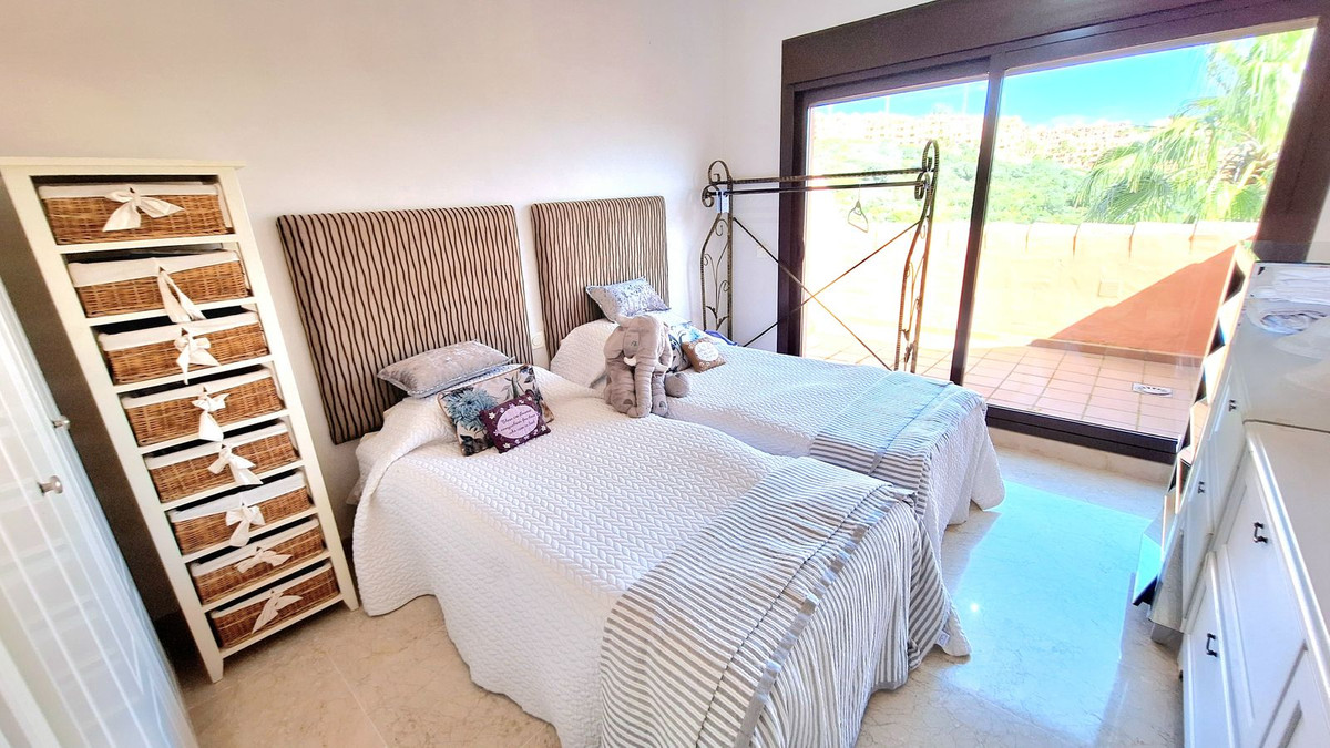 2 Bed Apartment for sale in La Duquesa Costa Del Sol, Málaga, Spain