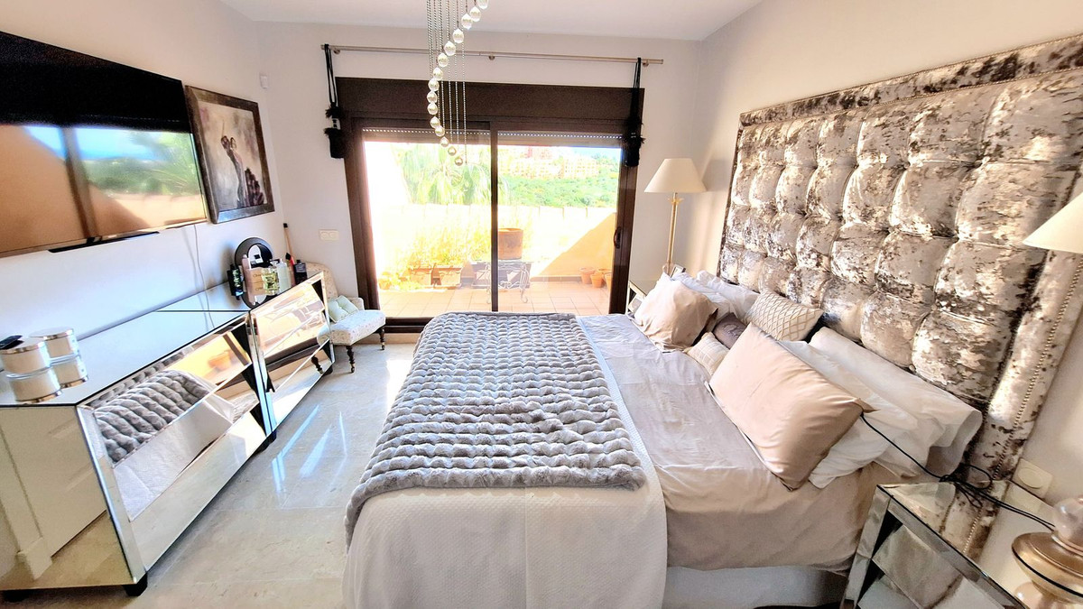 2 Bed Apartment for sale in La Duquesa Costa Del Sol, Málaga, Spain
