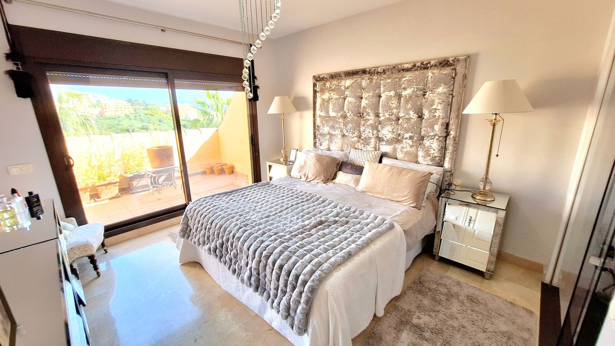 2 Bed Apartment for sale in La Duquesa Costa Del Sol, Málaga, Spain