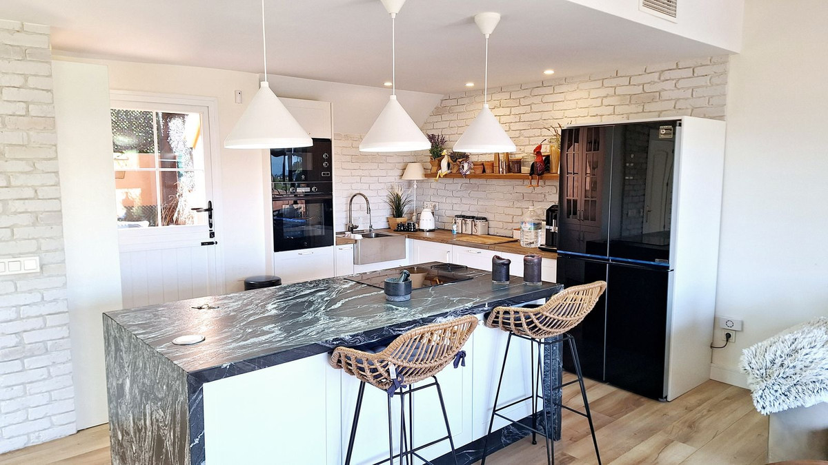 2 Bed Apartment for sale in La Duquesa Costa Del Sol, Málaga, Spain