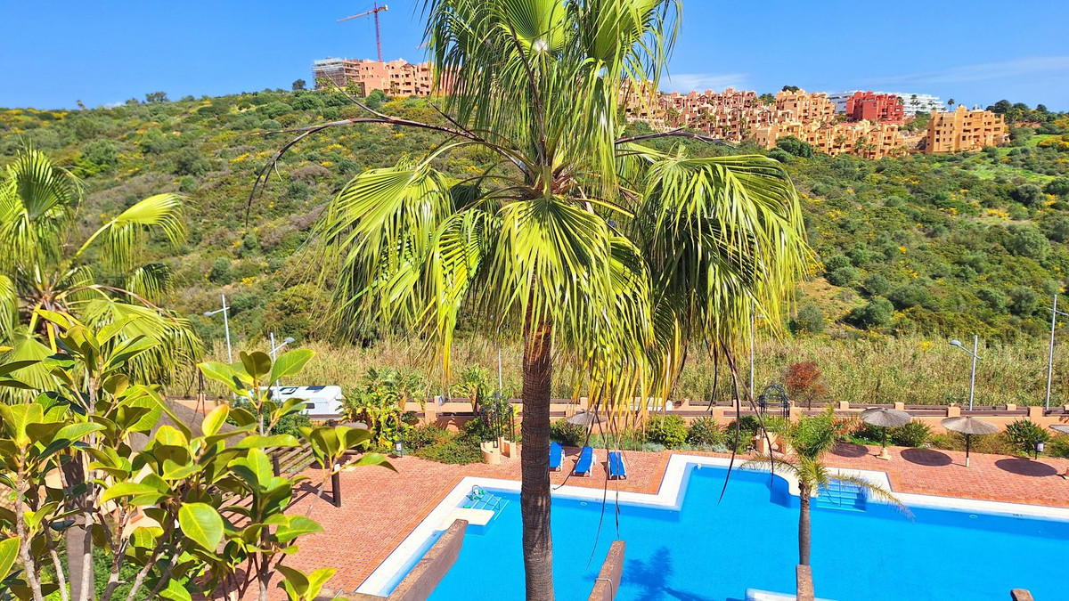 2 Bed Apartment for sale in La Duquesa Costa Del Sol, Málaga, Spain