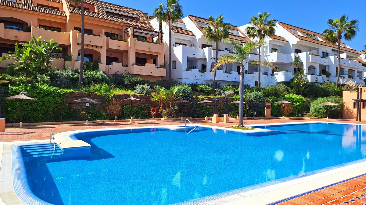 2 Bed Apartment for sale in La Duquesa Costa Del Sol, Málaga, Spain