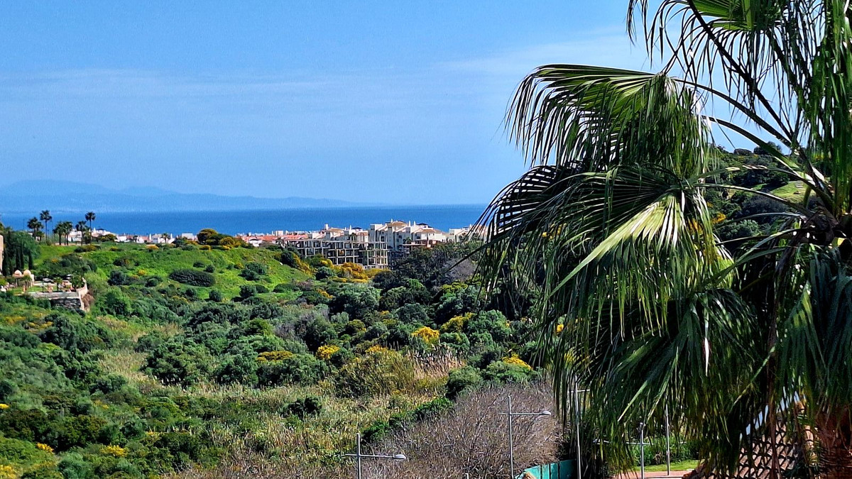2 Bed Apartment for sale in La Duquesa Costa Del Sol, Málaga, Spain