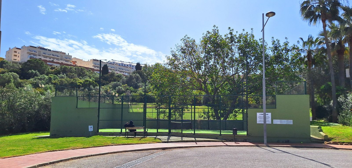 2 Bed Apartment for sale in La Duquesa Costa Del Sol, Málaga, Spain