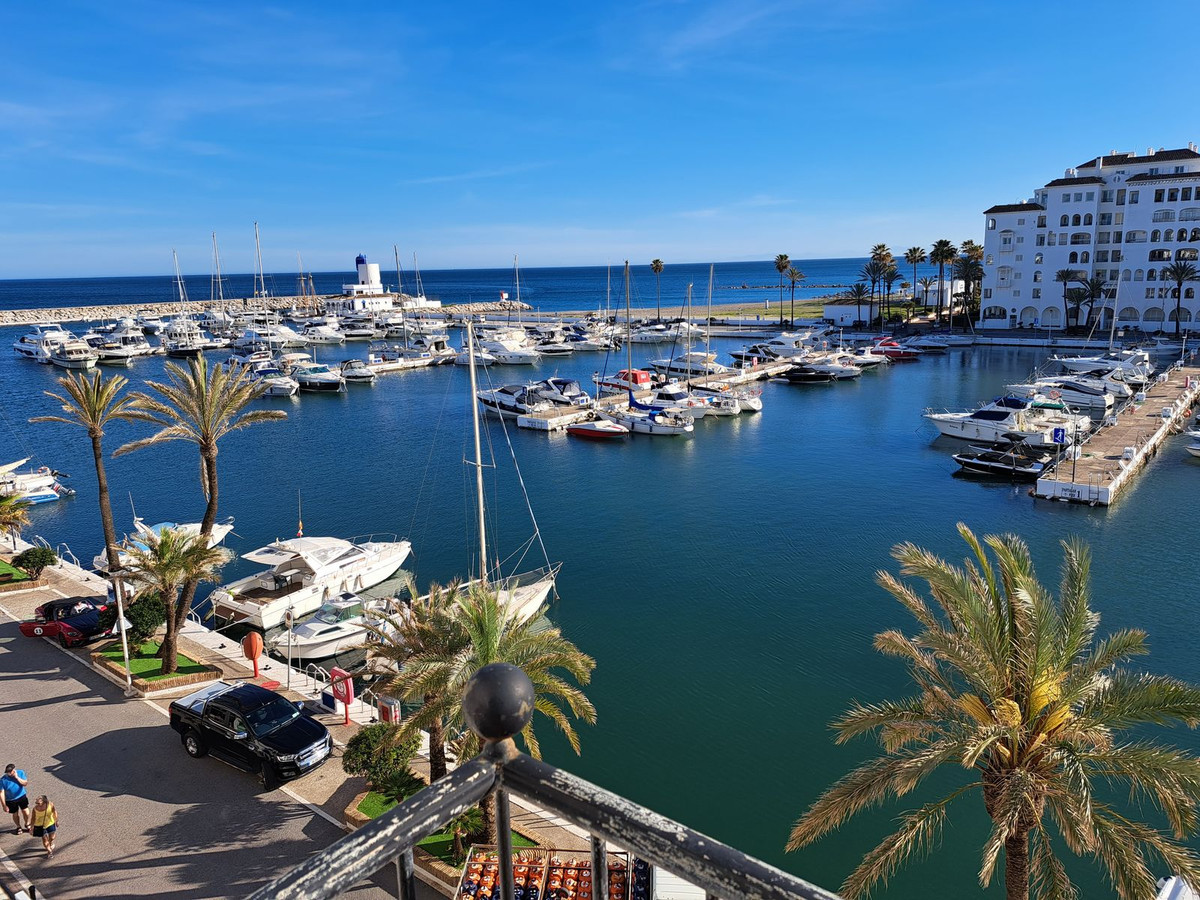 2 Bed Apartment for sale in La Duquesa Costa Del Sol, Málaga, Spain