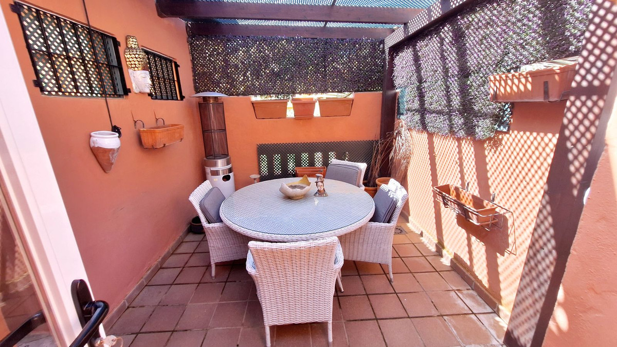 2 Bed Apartment for sale in La Duquesa Costa Del Sol, Málaga, Spain