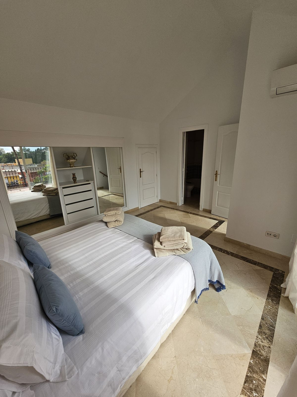 3 Bed Townhouse for sale in The Golden Mile Costa Del Sol, Málaga, Spain