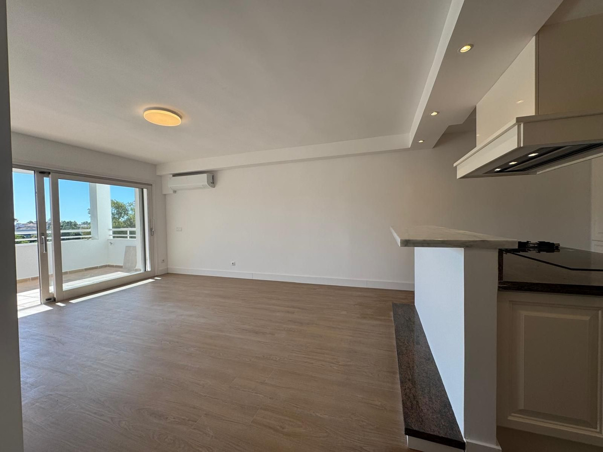 2 Bed Apartment for sale in Atalaya Costa Del Sol, Málaga, Spain