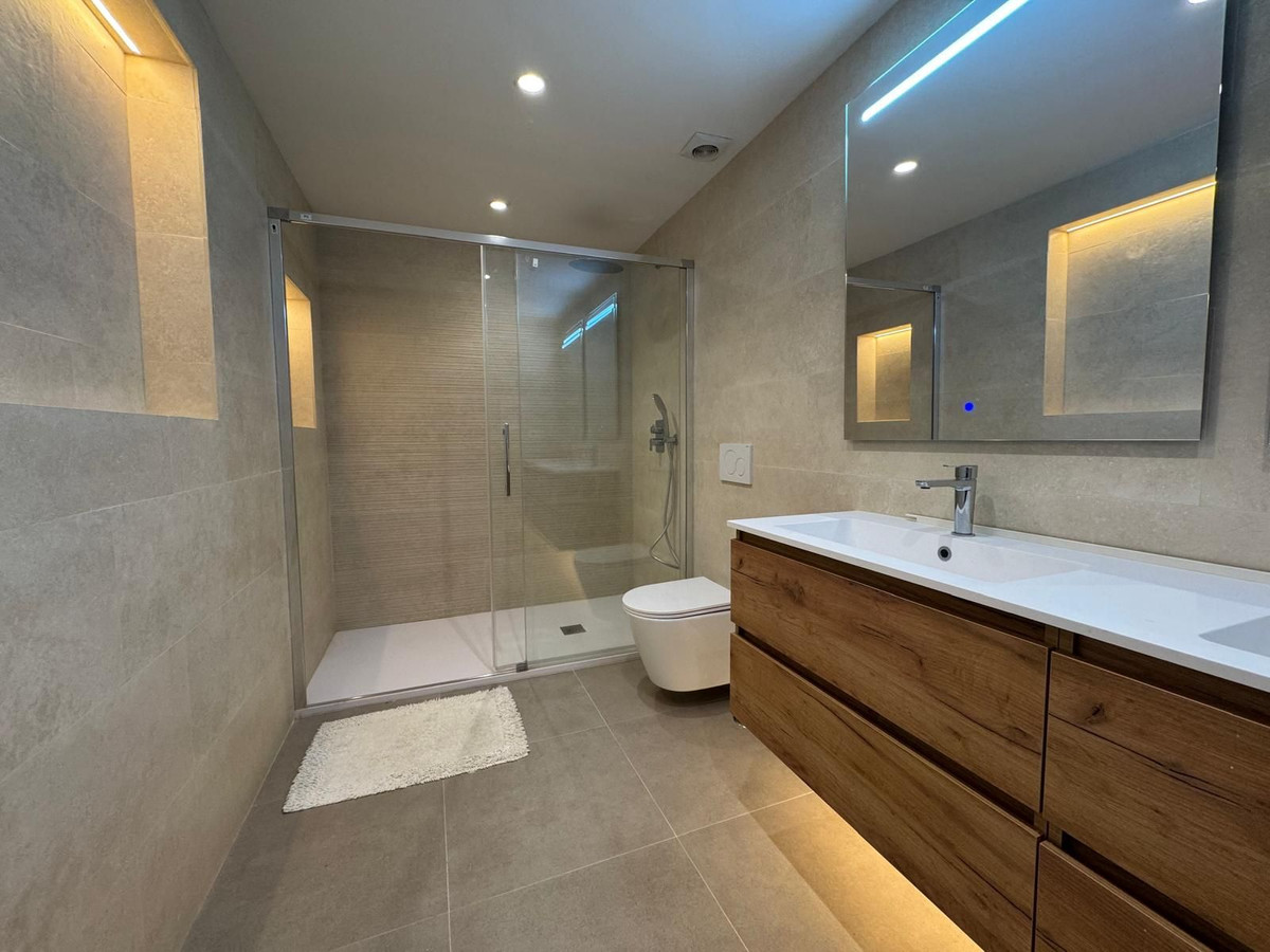 2 Bed Apartment for sale in Atalaya Costa Del Sol, Málaga, Spain